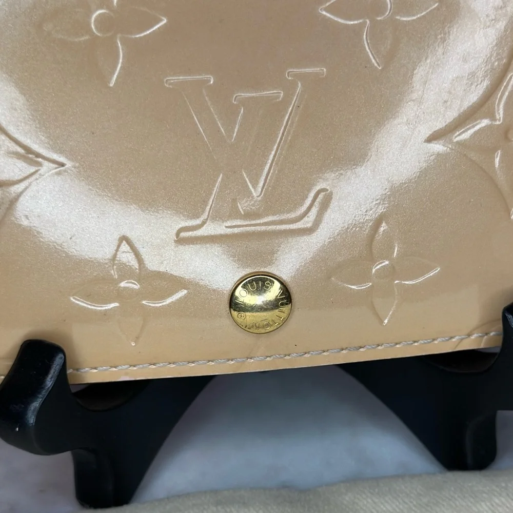 Louis Vuitton Cream Envelope Carte de Visite Monogram Vernis Wallet